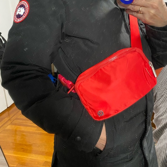 lululemon athletica Handbags - 🌹Lululemon Everywhere Adjustable Strap